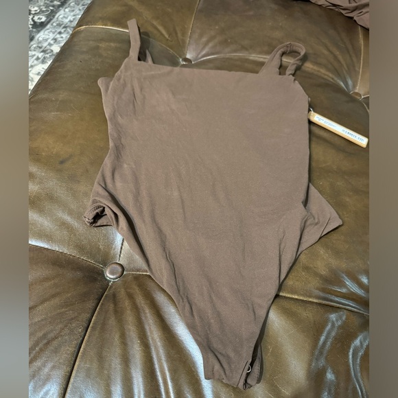 SKIMS FITS EVERYBODY CAMI BODYSUIT - Picture 4 of 10